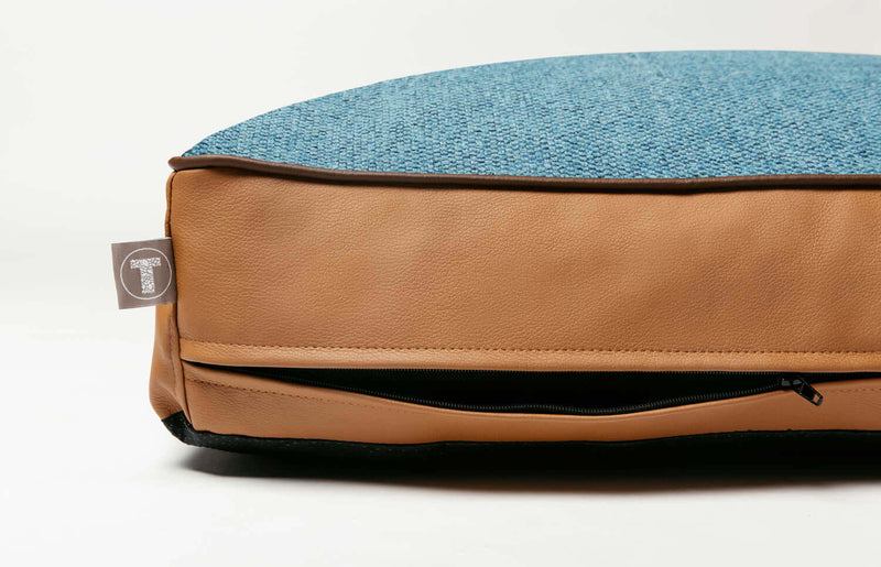 Multicolour dog mattrass cover made from leather and woven fabric